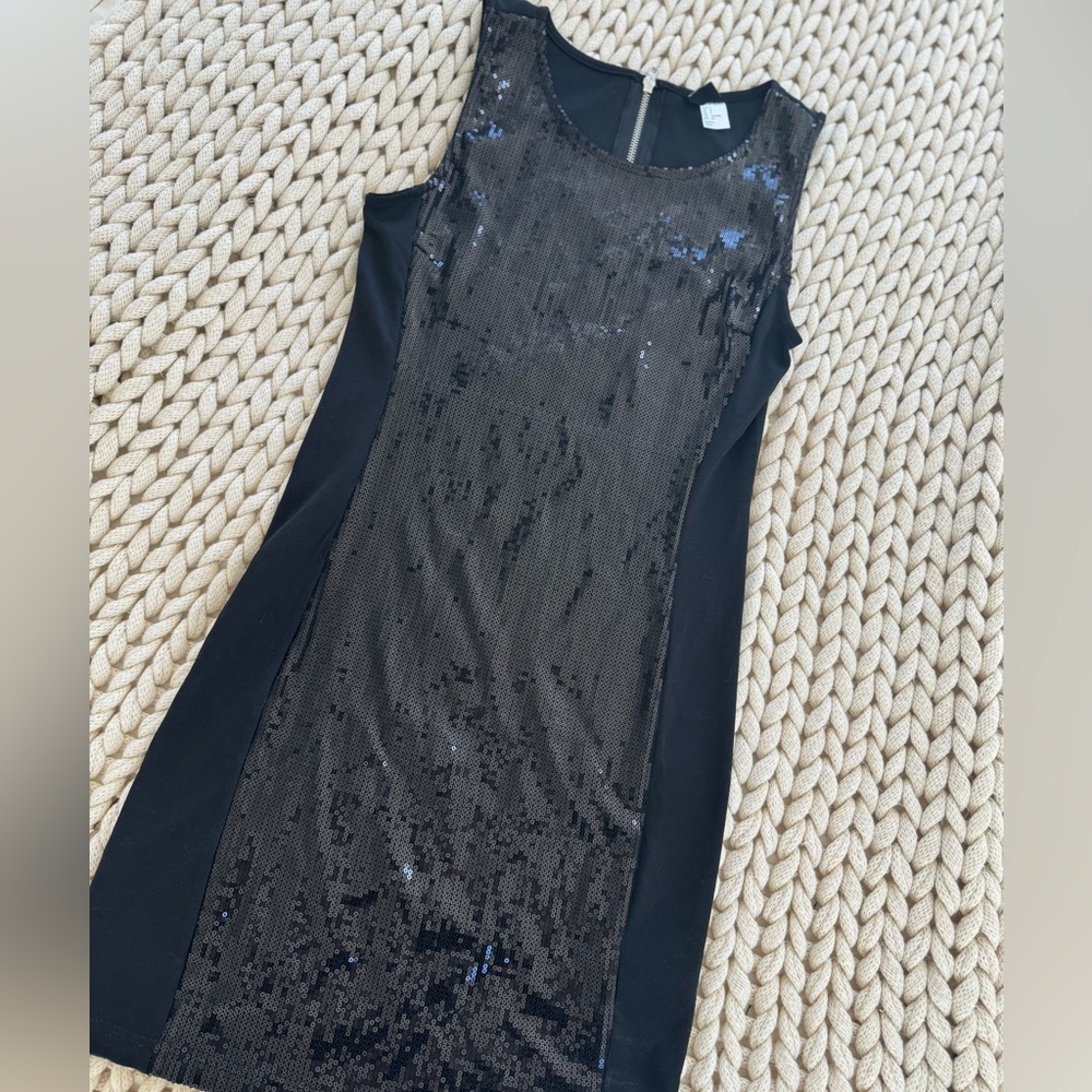 NWOT H&M DIVIDED black sequins dress 318